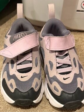Nike Kids Sneakers in Pink and Gray